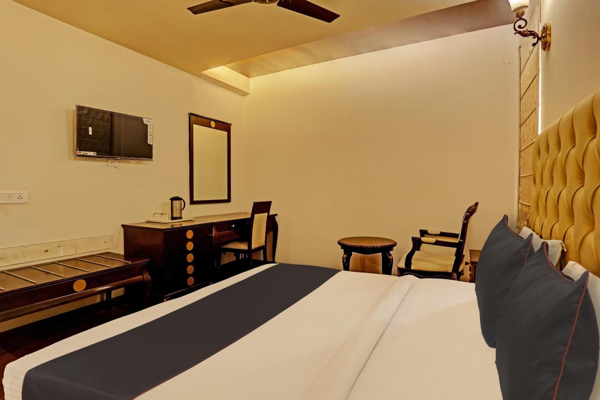 Hotel Townhouse The Royce New Friends Colony Nuova Delhi Esterno foto