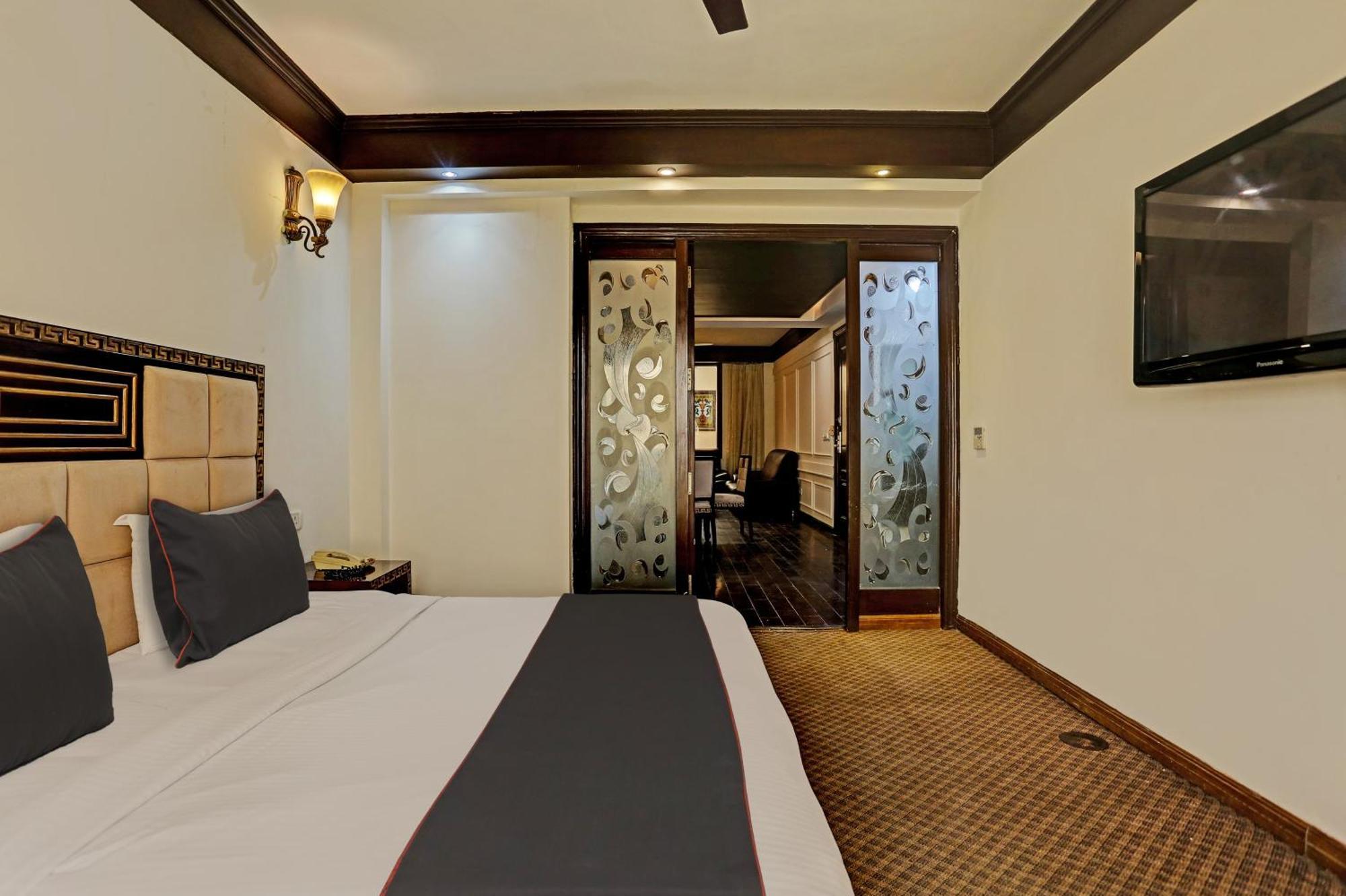 Hotel Townhouse The Royce New Friends Colony Nuova Delhi Esterno foto