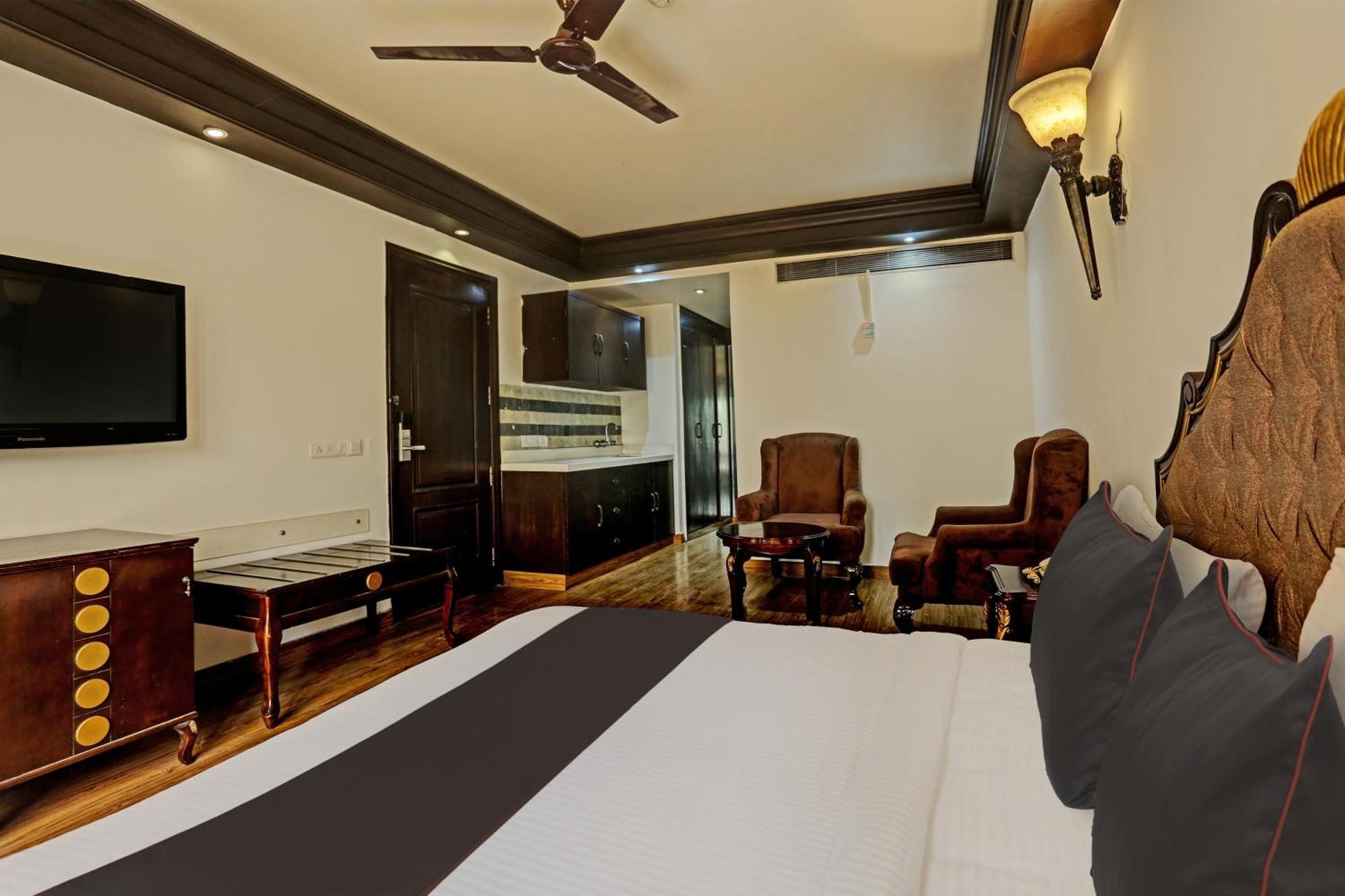 Hotel Townhouse The Royce New Friends Colony Nuova Delhi Esterno foto
