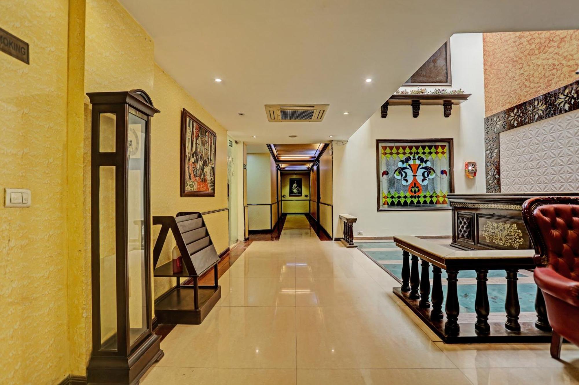Hotel Townhouse The Royce New Friends Colony Nuova Delhi Esterno foto