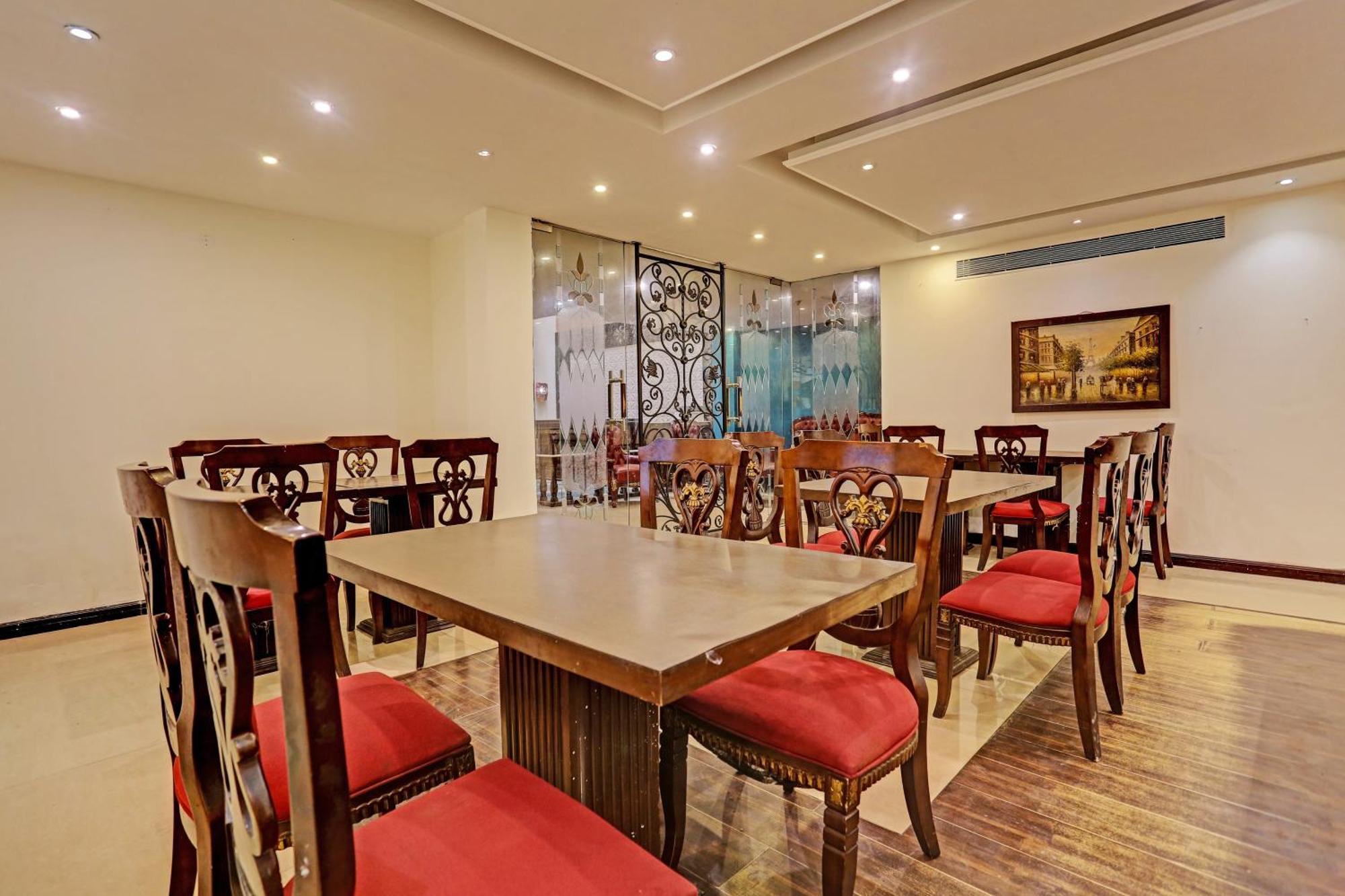 Hotel Townhouse The Royce New Friends Colony Nuova Delhi Esterno foto