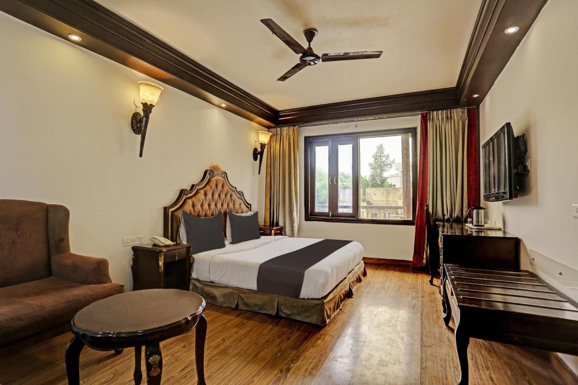 Hotel Townhouse The Royce New Friends Colony Nuova Delhi Esterno foto