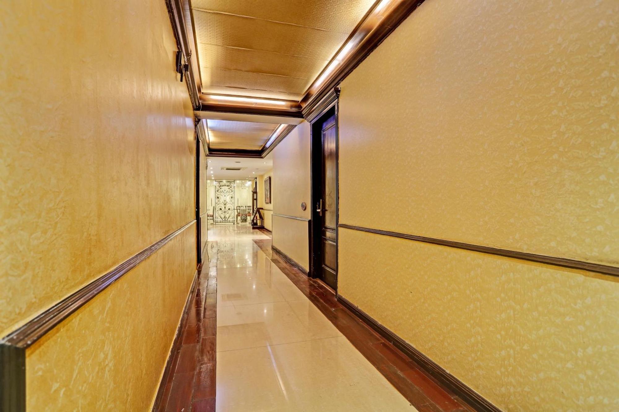 Hotel Townhouse The Royce New Friends Colony Nuova Delhi Esterno foto
