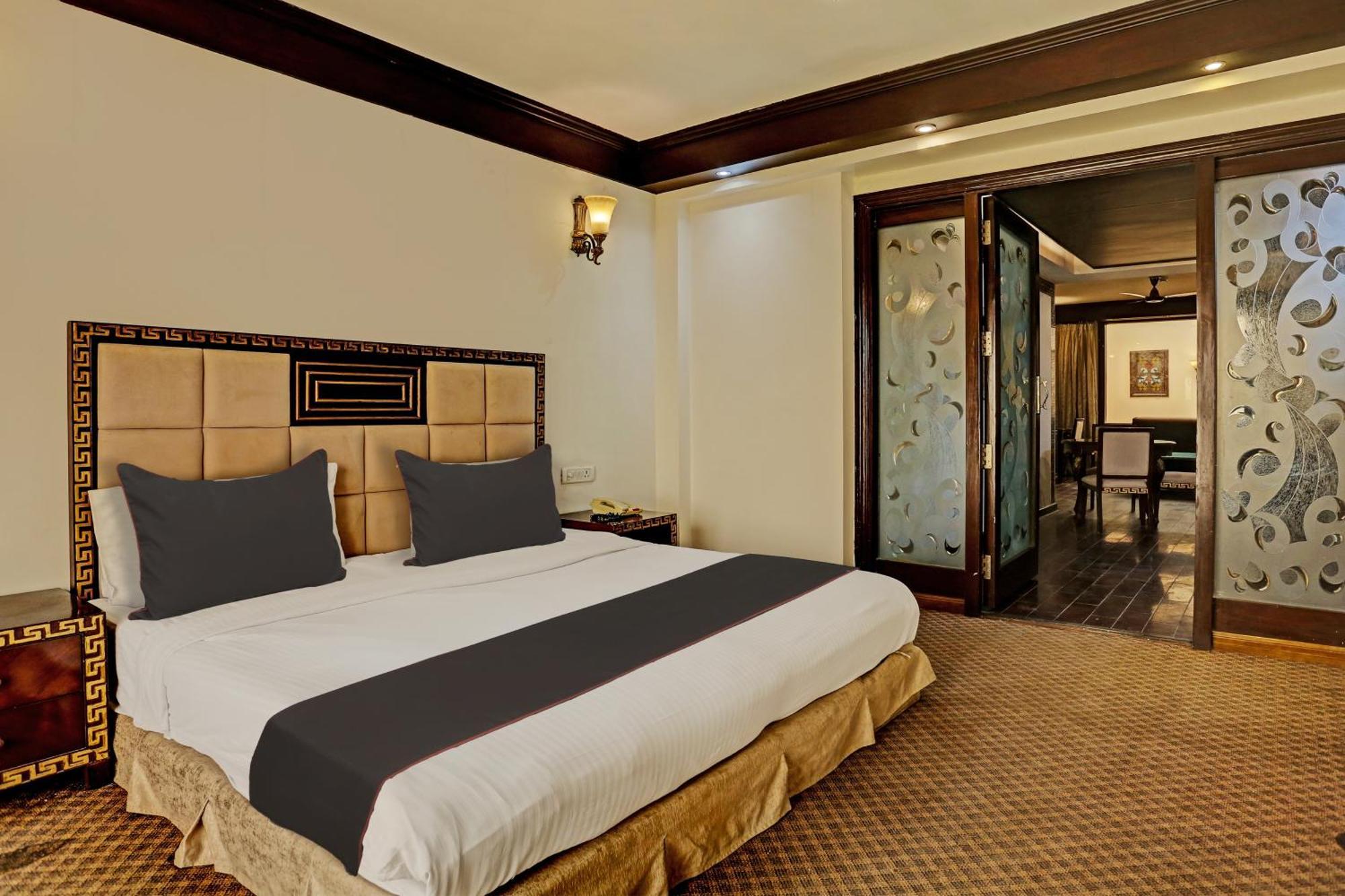 Hotel Townhouse The Royce New Friends Colony Nuova Delhi Esterno foto