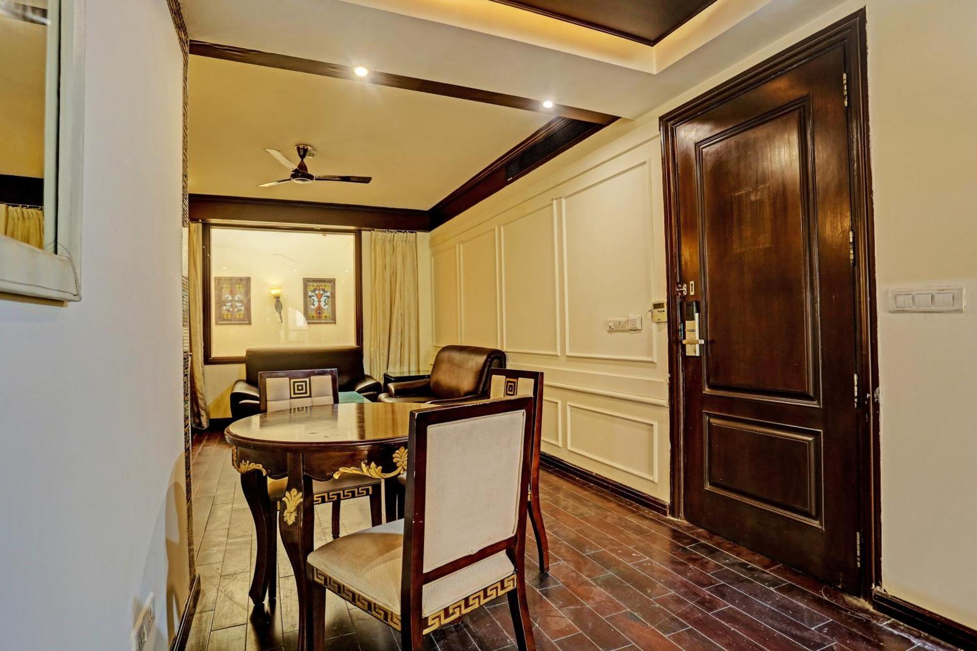 Hotel Townhouse The Royce New Friends Colony Nuova Delhi Esterno foto