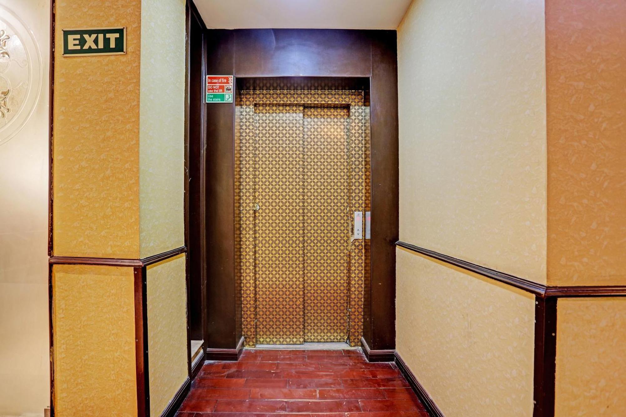 Hotel Townhouse The Royce New Friends Colony Nuova Delhi Esterno foto